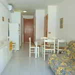 Daire Lovely Flat In Pineda 100m From The