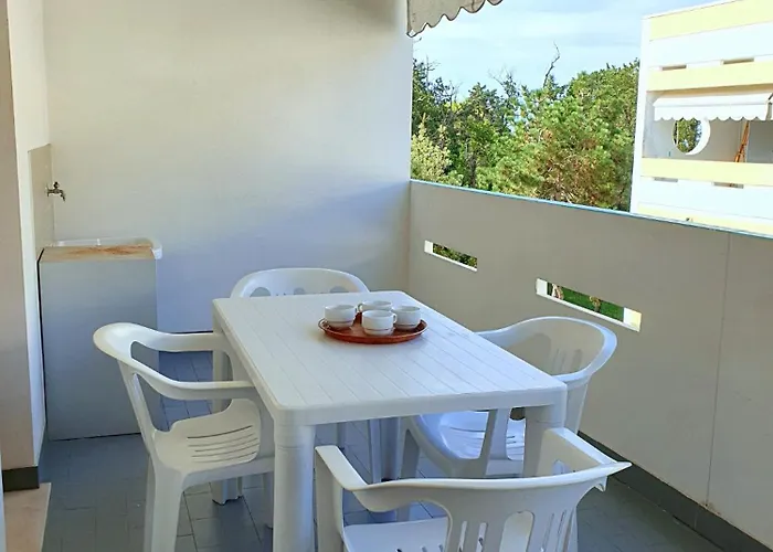 Апартаменти Lovely Flat In Pineda 100m From The Бібіоне