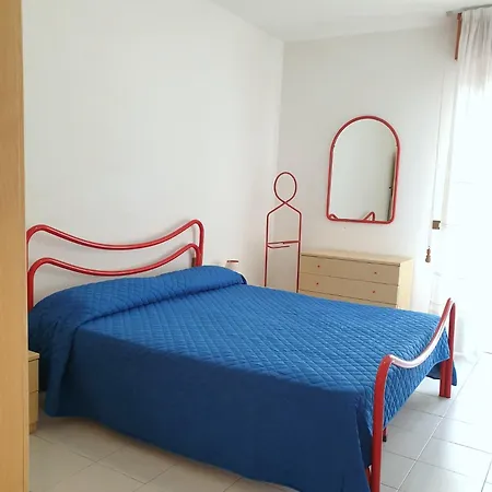 Lovely Flat In Pineda 100m From The דירה *