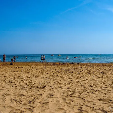 Lovely Flat In Pineda 100m From The