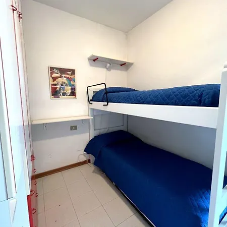 Lovely Flat In Pineda 100m From The דירה *
