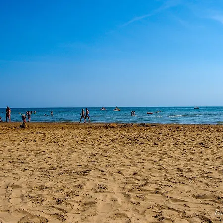 Lovely Flat In Pineda 100m From The